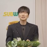  <b>최우</b>수상 받고 눈물 "데뷔 후 처음 받는 큰 상" (핑계고...