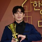 이민우, 남다른 하트 포즈[포토엔<b>HD</b>]