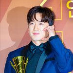 [사진]이민우,'<b>여심</b> 사로잡는 볼하트'