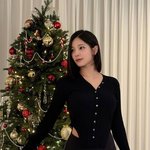 '연예계 은퇴' <b>소희</b>, 신혼집 트리 공개…15살 연상과 좋아보여
