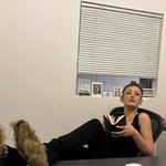 전소미, 23세에 회장품 회사 차리더니…책상에 곰 발바닥 '떠억'