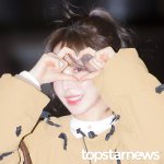웬디, ‘크리스마스 하트’ (웬디의 영스트리트 출근길) [<b>HD</b>포토]