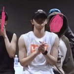 보넥도 <b>성호</b>는 어깨가