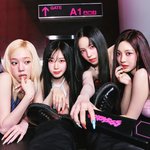 카리나 안유진  <b>아슬</b> 놀이기대중