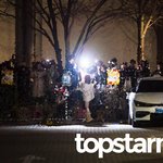 이브에 만난 <b>팬</b>들에게 선물 주는 산타완’ (웬디의 <b>영</b>스트리트 출근길)...