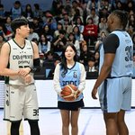 [사진]<b>라붐</b> 소연,'긴장되는 시구'