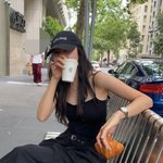 ‘42kg’ 이솔이, 민소매에 드러난 <b>앙상</b>한 팔..빵 달고 살아도 너무...