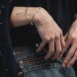 라이즈 원빈 손<b>핏줄</b>