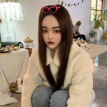 <b>김다빈</b> 과거사진 보는데 실화임?