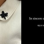 뉴진스, 검은 꽃 달고 日 시상식 선다...“애도의 마음을 담아”
