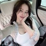 '빰에 손 얹고 미소' <b>셀카</b> 지운 전종서…"애도 때 부적절" vs...