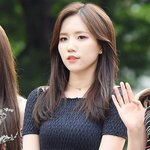 박나래 이어 기부 <b>선행</b>…"작은 금액이라도" 러블리즈 진, 여객기...