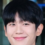 88 남<b>배들</b> 유독 동안이지 않음?