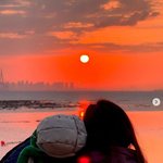  子 안고 새해 첫 <b>일출</b> 봤다.."작은 희망의 빛 번져나가길"