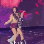 확실히 <b>설윤이</b>는 춤은 어색하다