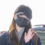 [현장포토] "모자 푹 눌러쓰고"…장원영, 옅은 <b>눈인사</b>