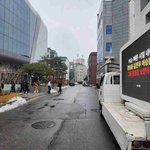 위너 팬들 <b>YG</b>앞으로 트럭 보냈네