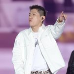 [39회 골든] 크러쉬,조이 '감미로운 보이스로 무대 장악'