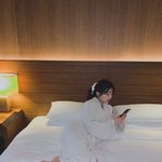 장원영, <b>샤워가운</b> 입고 매혹美 발산…공주가 따로 없네