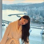 장원영, 욕조 위 샤워가운만 걸치고…이렇게 과감했나