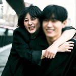 웨딩화보+"marry" 글 '빛삭'…男과 다정 스킨십 [<b>MD</b>이슈]