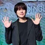 규현, 발라드 왕자의 <b>감미</b>로운 손인사
