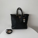 이 프라다백 살말?