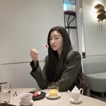 [댓글부탁해] 김사랑, 카페 디저트도 딸기로..<b>늘씬</b>한 이유 있었네