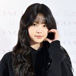 [사진]르세라핌 홍은채, '아기고양이 볼하트'