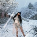 장원영, 한파인데 괜찮아? <b>추위</b> 잊은 초미니 핫팬츠 [DA]