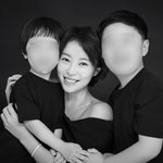 '이혼' 황정음, 웃음 만개한 새 가족사진 공개 "사랑해 두 아들"