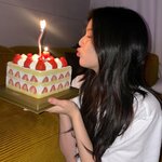 이선빈, 이광수와 생일파티 했나…케이크 들고 '키스'