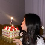 이선빈, 이광수에 축하 받았나..생일 케이크 든 귀여운 옆태