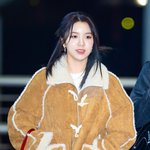 [사진]우아 <b>루시</b>,'하의 실종 패션'