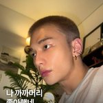 금발의 <b>빡빡머리</b>가 그새 긴 현진