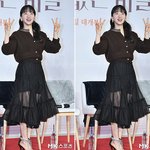 원진아 ‘추위 쯤이야! 한파에도 포기할 수 없는 시스루 스커트룩’...