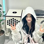 레드벨벳 조이, SM과 재계약...그룹-솔로-배우 활동 병행