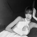 채종석 열애설' <b>나</b>나, 과감 노출…홀터<b>넥</b> 드레스 자태 [N샷]