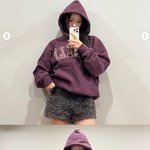 티아라 효민, <b>한</b>겨울에도 반바지..긴 <b>다리</b> 돋보이네