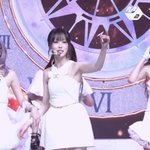 “절벽인 줄” 여자친구 유주, 춤추다 하이힐 굽 부러져 ‘아찔’…위험천만한...