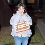 어울리는 여자 아이돌 1위’ (웬디의 영스트리트 출근길) [<b>HD</b>포토]