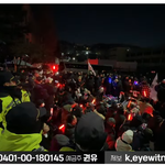 현재 한남동 탄핵반대<b>vs</b>탄핵찬성 집회 상황!