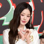 아이브 장원영, '럭키비키' 잇는 2025 새 키워드 공개…새로운...