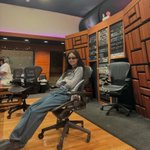 제니 <b>위켄드</b>랑 콜라보 또 하는듯