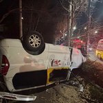 학원 승합차 <b>전복</b>.20대 운전자와 10대 학생 11명 부상