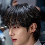 문짝 만한 남자가 얌전히 손 타는 거 호감