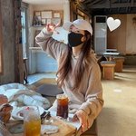 ‘새출발’ 박한별, 연예인 <b>포스</b> 못 숨겨..카페에 뜬 원조 얼짱