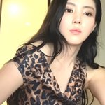 '흘러내린 호피, 신의 한 수' 한소희, 고혹적 매력 발산......