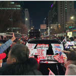 공수처우두머리 차량 시위대에 <b>나포</b>