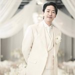 엄기준, 49세 새 신랑의 화이트 <b>턱시도</b>.."드디어 결혼을"